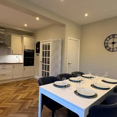 Spacious 3bed Family Near Roundhay Park Leeds (West Yorkshire)