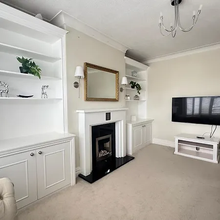 Spacious 3bed Family Near Roundhay Park * Leeds (West Yorkshire)