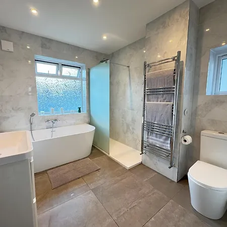 Spacious 3bed Family Near Roundhay Park *