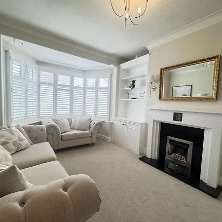 Spacious 3bed Family Near Roundhay Park * Leeds (West Yorkshire)