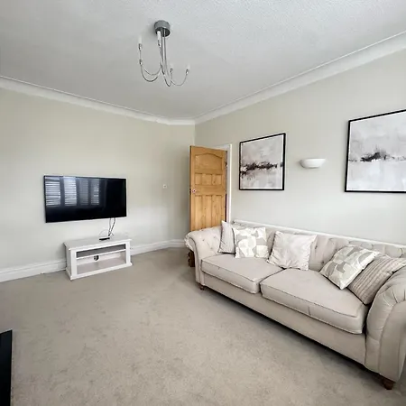 Spacious 3bed Family Near Roundhay Park * Leeds (West Yorkshire)
