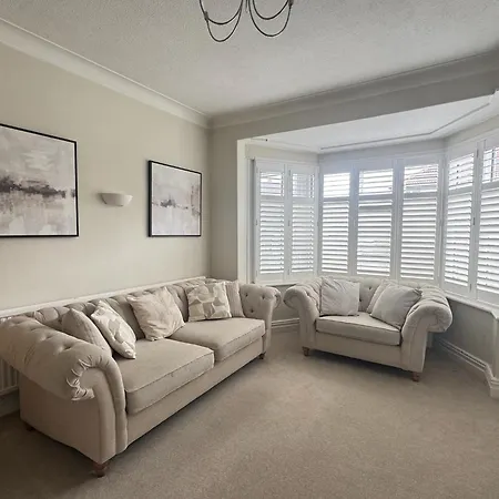 Spacious 3bed Family Near Roundhay Park * Leeds (West Yorkshire)