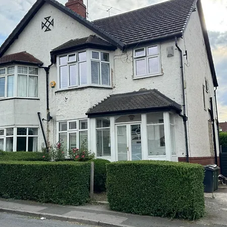Spacious 3bed Family Near Roundhay Park Leeds (West Yorkshire)