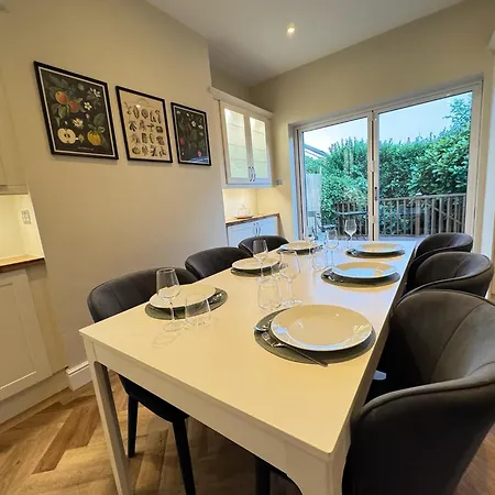 Spacious 3bed Family Near Roundhay Park Leeds (West Yorkshire)