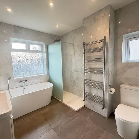 Spacious 3bed Family Near Roundhay Park * Leeds (West Yorkshire)