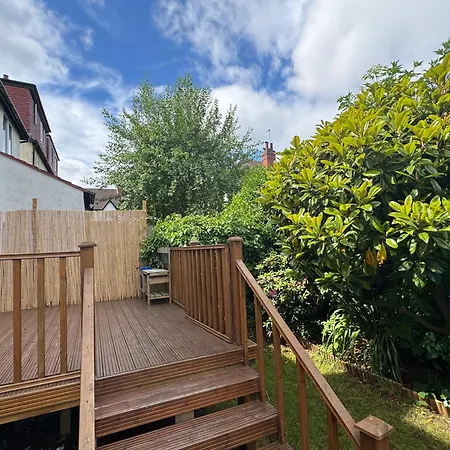 Spacious 3bed Family Near Roundhay Park * Leeds (West Yorkshire)